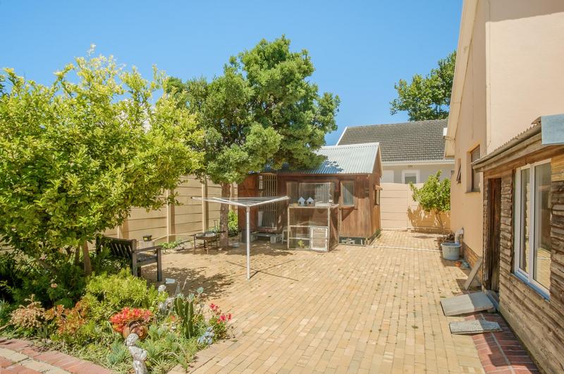 3 Bedroom Property for Sale in Meadowridge Western Cape